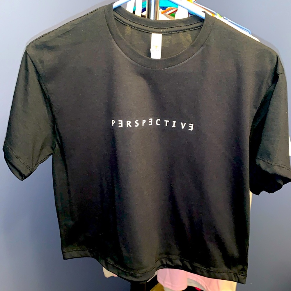 NEW! PERSPECTIVE Crop tee
